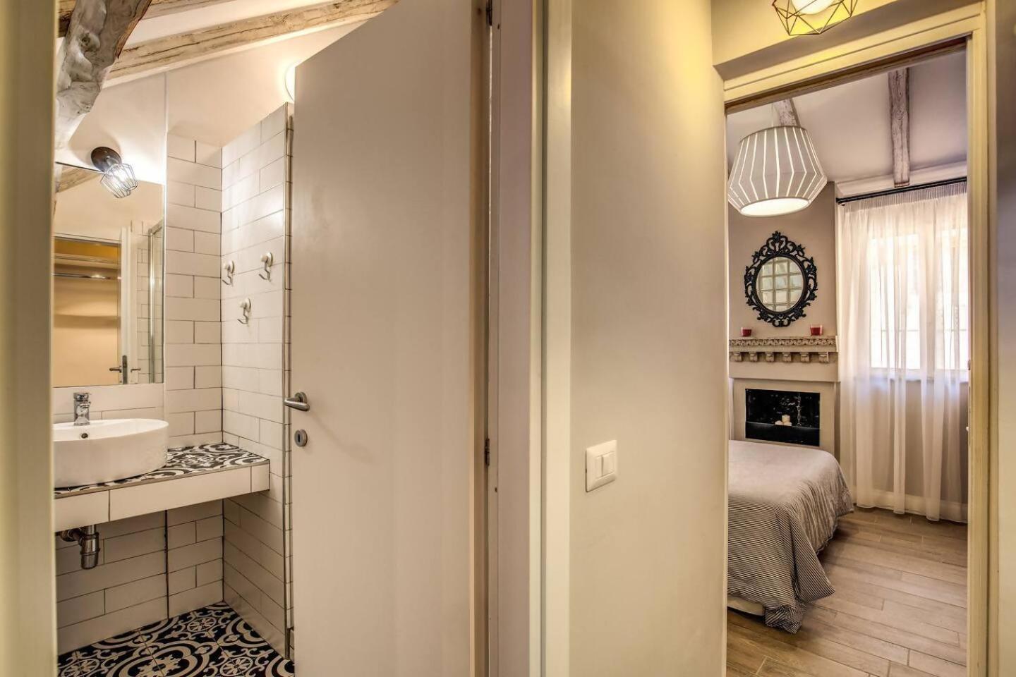 Apartament Attic With Terrace By Trevi Fountain Rzym Zewnętrze zdjęcie